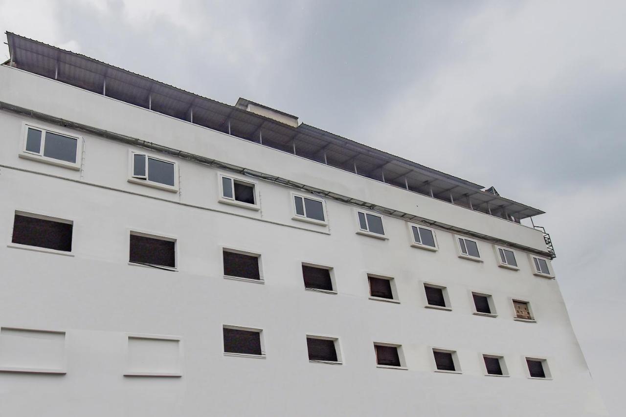 Oyo 1851 Hotel Sefali Deluxe كولكاتا المظهر الخارجي الصورة